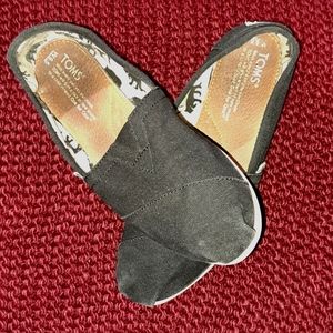 Toms Women's Size 6.5 Black Slip-on Shoes